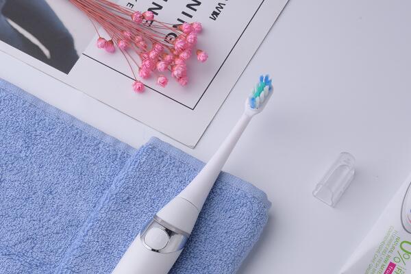 電動(dòng)牙刷有沒(méi)有必要買正版？不好的電動(dòng)牙刷對(duì)牙齒危害多多！