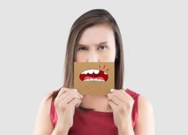 牙敏感用電動(dòng)還是手動(dòng)牙刷？牙齒敏感人群必看！