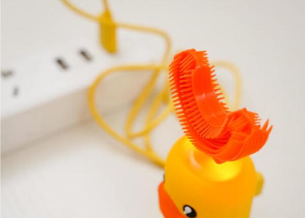 小孩電動牙刷u型牙刷怎么充電？u型牙刷的充電指南介紹