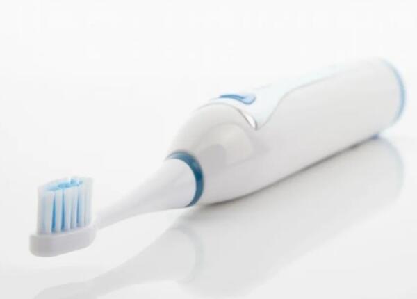 小米牙刷感應式充電多久？據(jù)官方介紹：充電一次需4小時