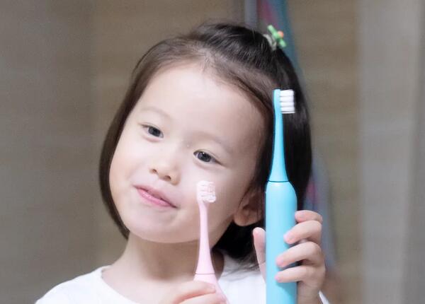 小孩怎么用電動(dòng)牙刷刷牙正確？小孩正確用電動(dòng)牙刷的技巧